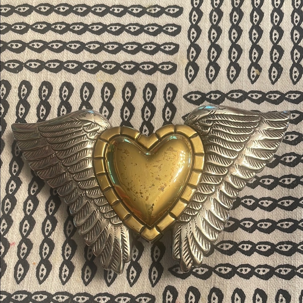 Gold and Silver Heart with Wings Belt buckle - Picture 2 of 8